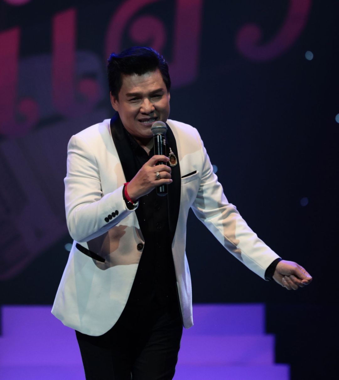 รุ่ง สุริยา

