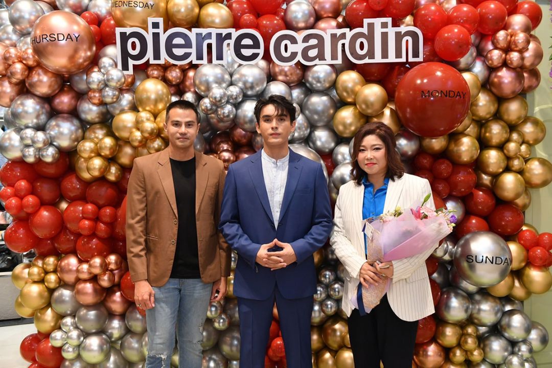 แบรนด์แอมบาสซาเดอร์คนล่าสุดของปิแอร์ การ์แดง เจมส์-เจตพล
กนิษฐชาต กับ ปกรณ์ เสาว์ทองหยุ่น และ พัชรวรรณ บุญนำทรัพย์