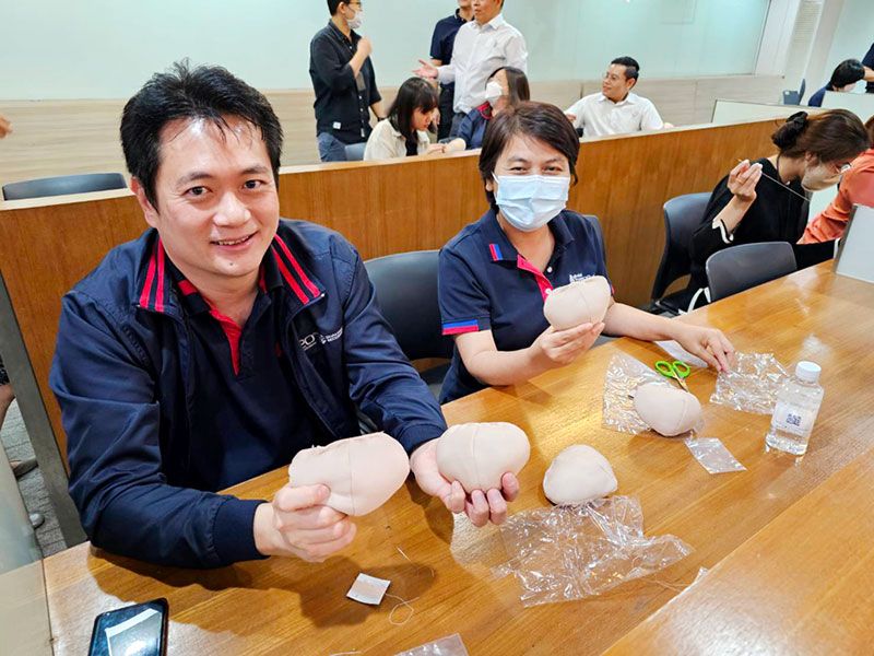 พนง.จิตอาสา หลักทรัพย์บัวหลวง ชวนกัน “เย็บเต้านมเทียม” มอบให้ผู้ป่วยมะเร็งเต้านม