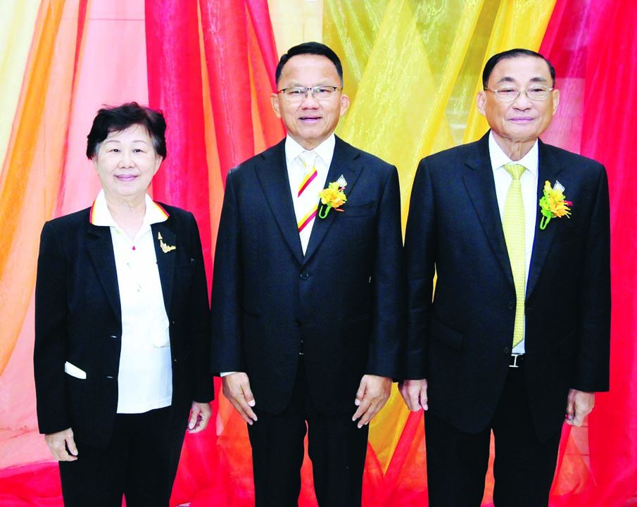 รศ.ดร.สุพิณ เกชาคุปต์, สมศักดิ์ เทพสุทิน รองนายกรัฐมนตรี
และ เสริมศักดิ์ พงษ์พานิช รมว.กระทรวงวัฒนธรรม