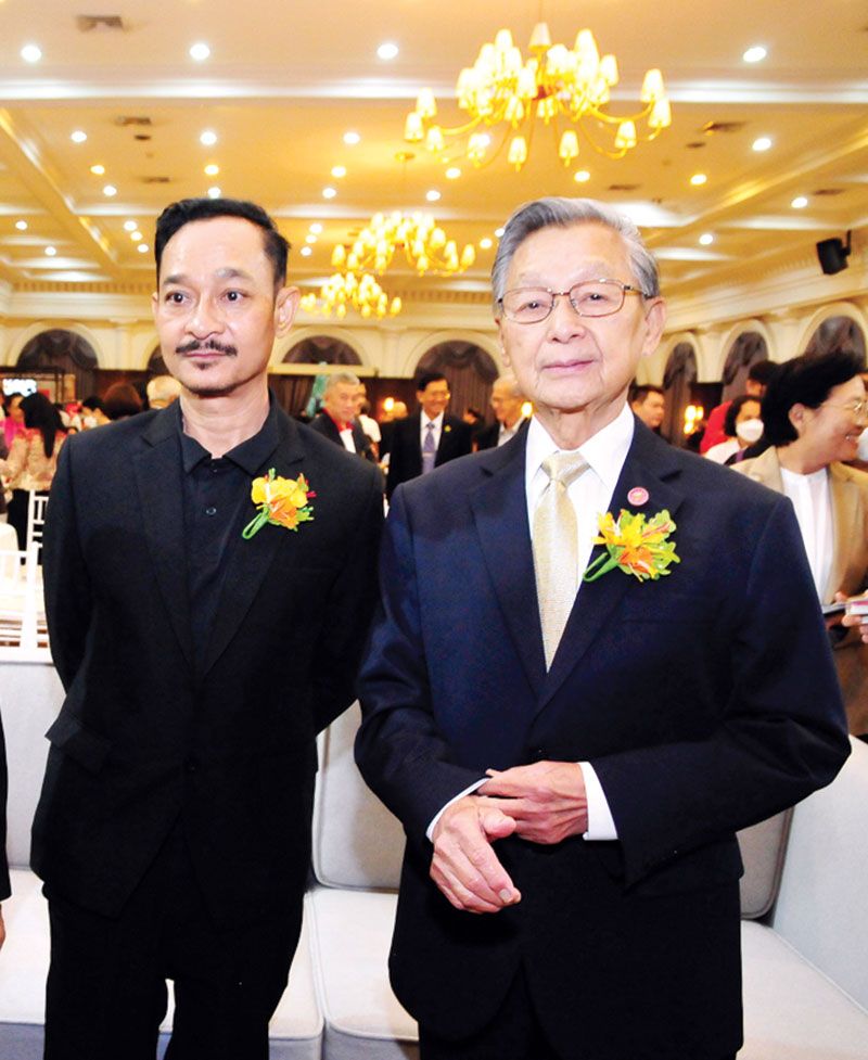 ประดิษฐ์ ประสาททอง และ ชวน หลีกภัย
