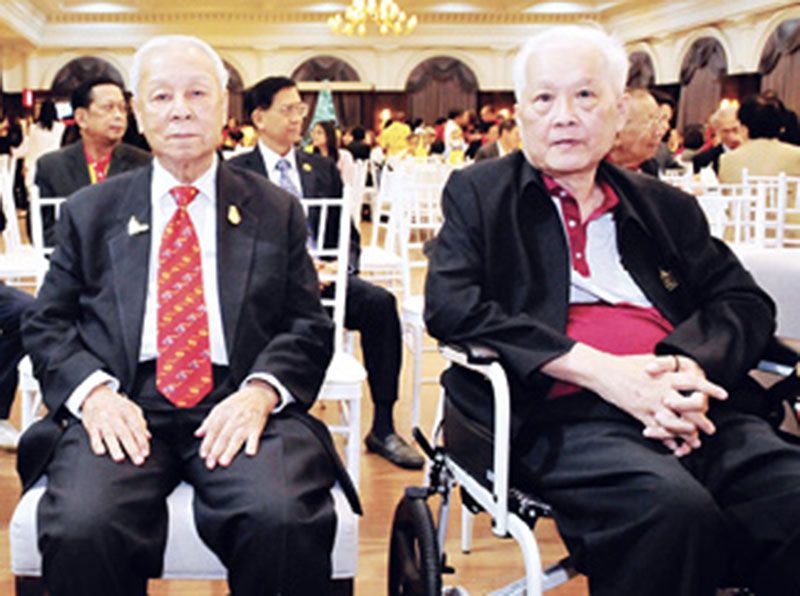 ธีรยุทธ์ หล่อเลิศรัตน์ และ ดร.สันติภาพ เตชะวณิช