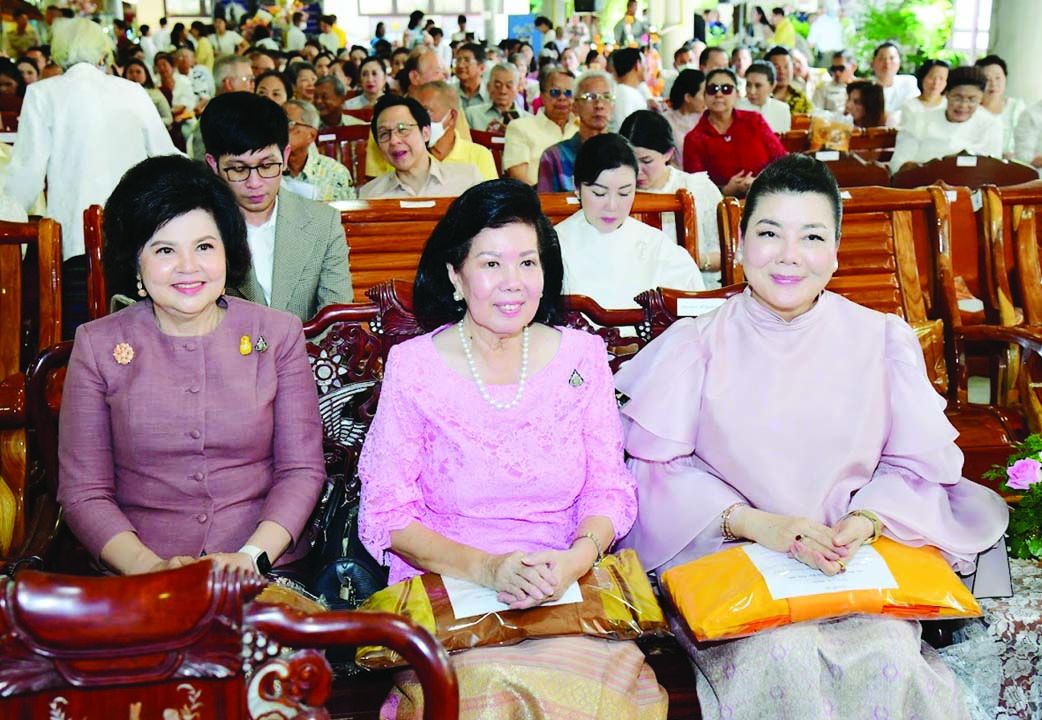 บรรยากาศในงานมีที่ปรึกษา พร้อมด้วยคณะกรรมการและผู้มีจิตศรัทธาร่วมในงาน