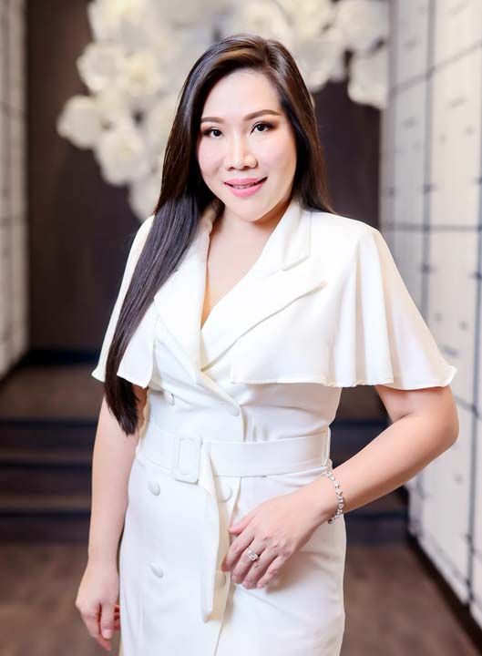 แพทย์หญิงพลอยลดา ธนาไพศาลวรกุล