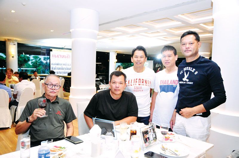 EXIM BANK กิตติพงษ์ พรสุขสวัสดิ์, ประสาท ขำอ่อน,
จิรโชค และ บำเพ็ญ แย้มสาหร่าย

