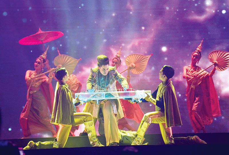เก่ง-ธชย ประทุมวรรณ ขึ้นเวทีขับเสภาในงาน ICONSIAM-The 5th Anniversary of The ICON Unrivaled กับบทประพันธ์สุดยิ่งใหญ่