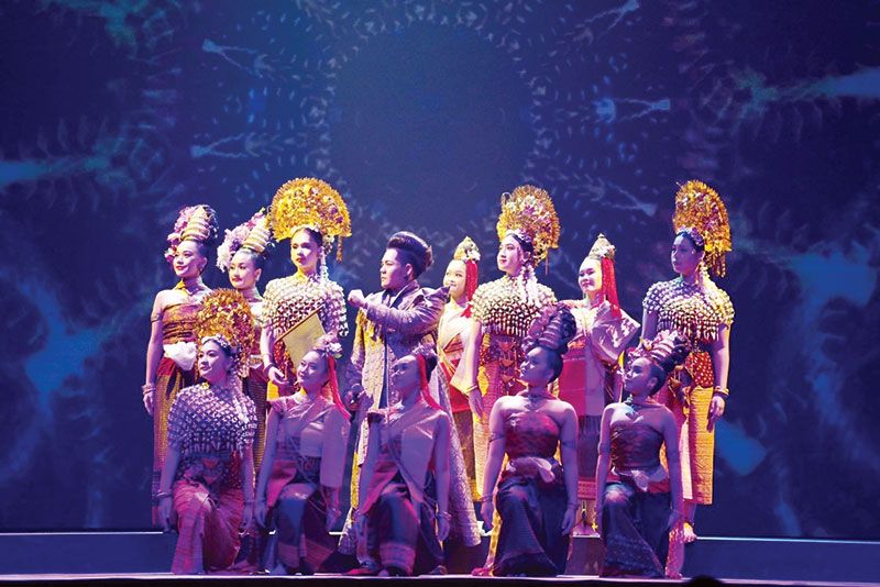 เก่ง-ธชย ประทุมวรรณ ขึ้นเวทีขับเสภาในงาน ICONSIAM-The 5th Anniversary of The ICON Unrivaled กับบทประพันธ์สุดยิ่งใหญ่
