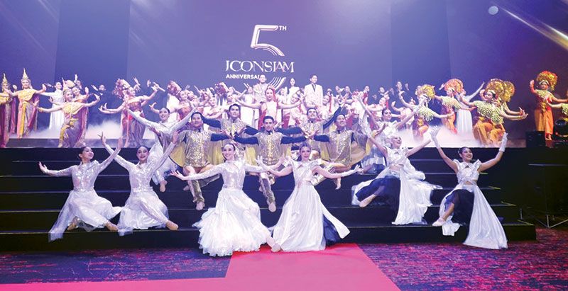 การแสดง Phenomenon of The ICON Unrivaled โดย แอลลี่ อชิรญา
นิติพน และ โต๋-ศักดิ์สิทธิ์ เวชสุภาพร

