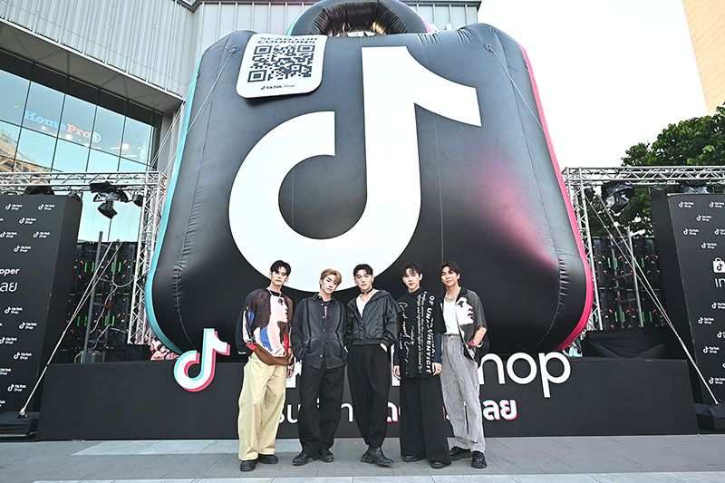 วง ‘PERSES’ ที่มาร่วมโชว์พิเศษ