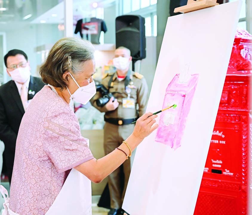 ทรงวาดภาพตู้ไปรษณีย์มีกระทงด้านบน เข้ากับเทศกาลลอยกระทง