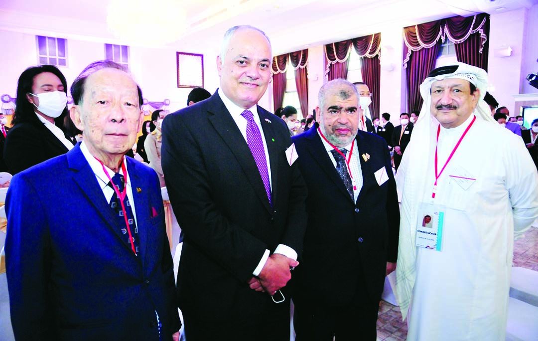 ผู้แทนสมาคมสะสมแสตมป์นานาชาติร่วมงาน