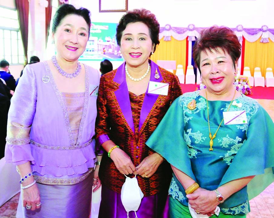 ผาณิต พูนศิริวงศ์, ม.ร.ว.จิยากร เสสะเวช และ อานุสรา
จิตต์มิตรภาพ อดีต กก.ผจญ.ไปรษณีย์ไทย