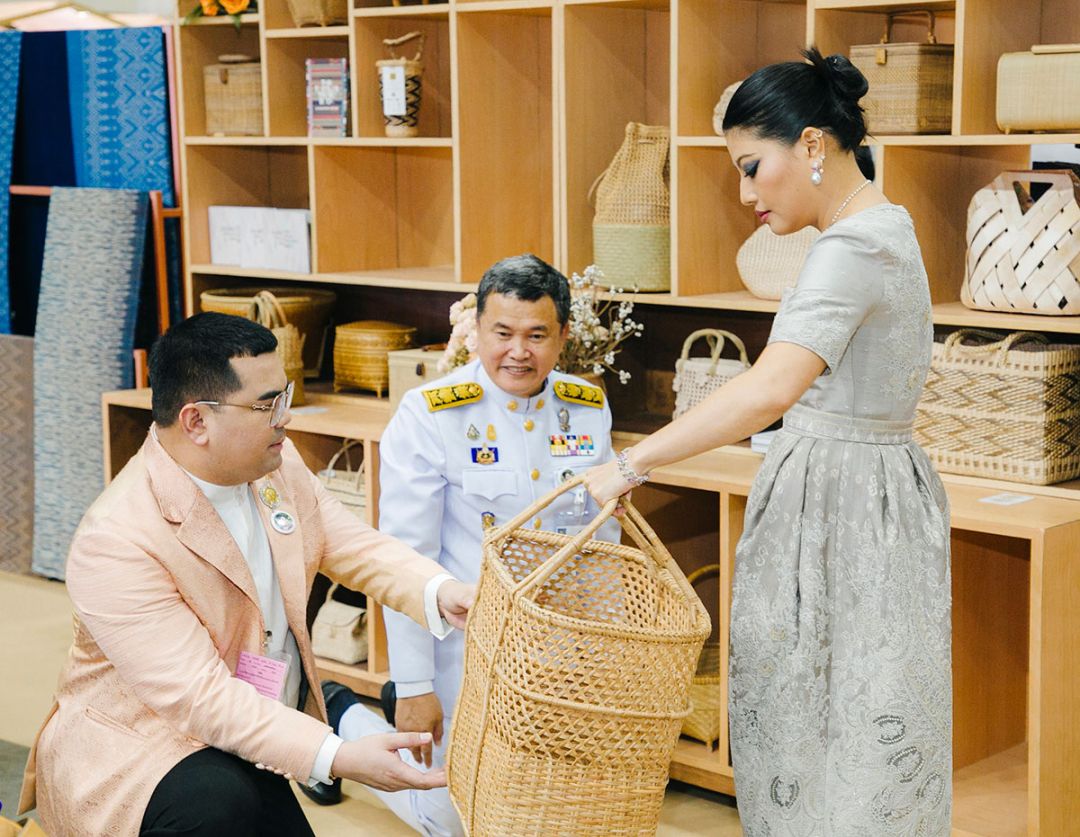 ทอดพระเนตร จักสาน Premium OTOP

