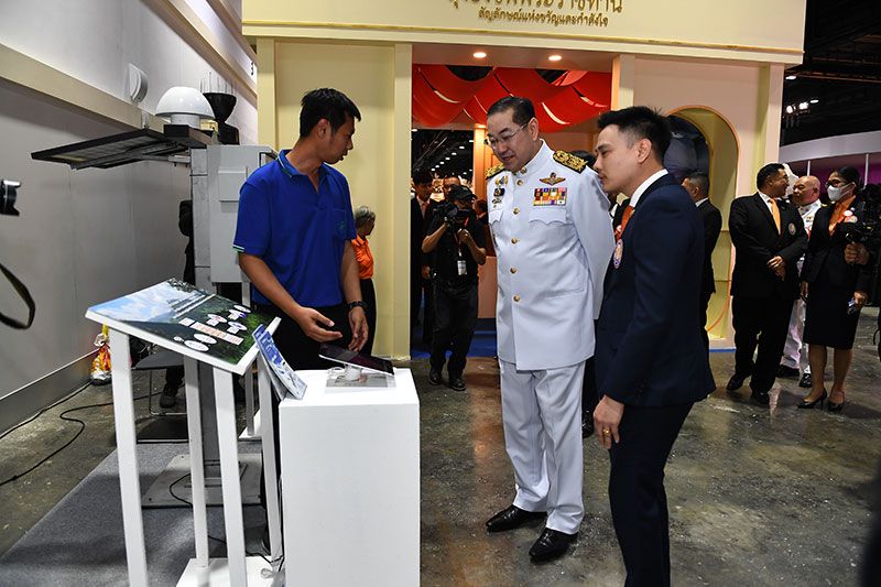 ศ.พิเศษ ดร.สุรเกียรติ์ เสถียรไทย ชมนิทรรศการ
ภายในงาน

