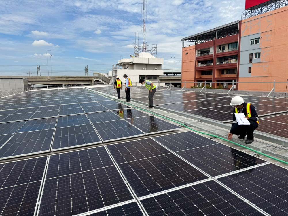 ติดตั้งแผง solar บนอาคารสำนักงานใหญ่

