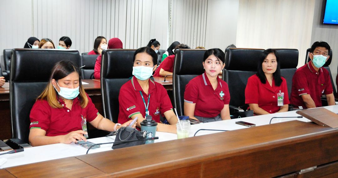 ตัวแทนนักสังคมสงเคราะห์ ศูนย์บริการสาธารณสุข สำนักอนามัย ร่วมพิธี