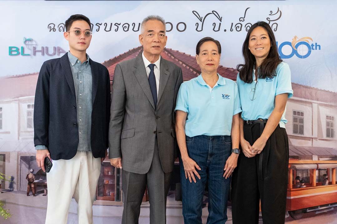 ครอบครัวปังศรีวงศ์ (ซ้าย) พงศ์วรุตม์, ธีระพงศ์, วัลลิยา และ ธีรวัลคุ์