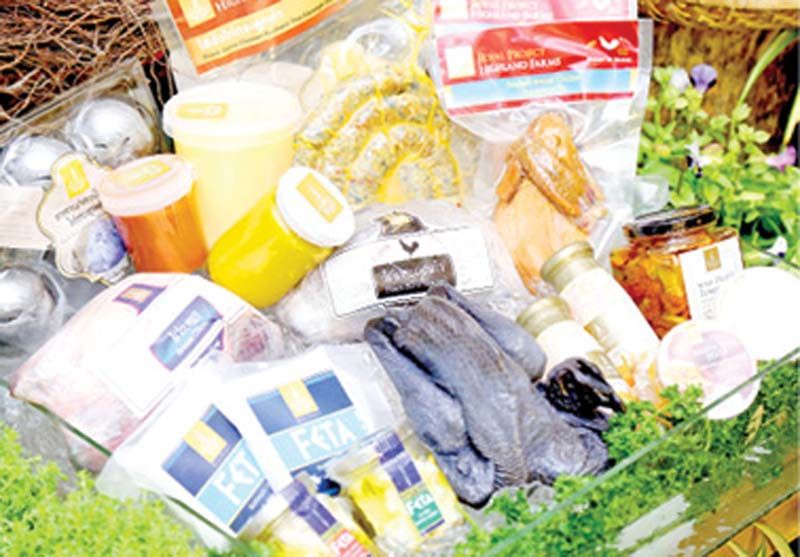 เฟต้าชีส, ไก่กระดูกดำ และผลิตภัณฑ์แปรรูปโครงการหลวง