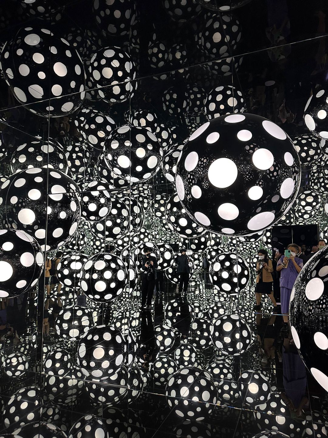 เขตบริหารพิเศษ ฮ่องกง 14 กันยายน 2566 เอ็มพลัส ห้องนี้เข้าไปแล้วงง
มีกระจก

