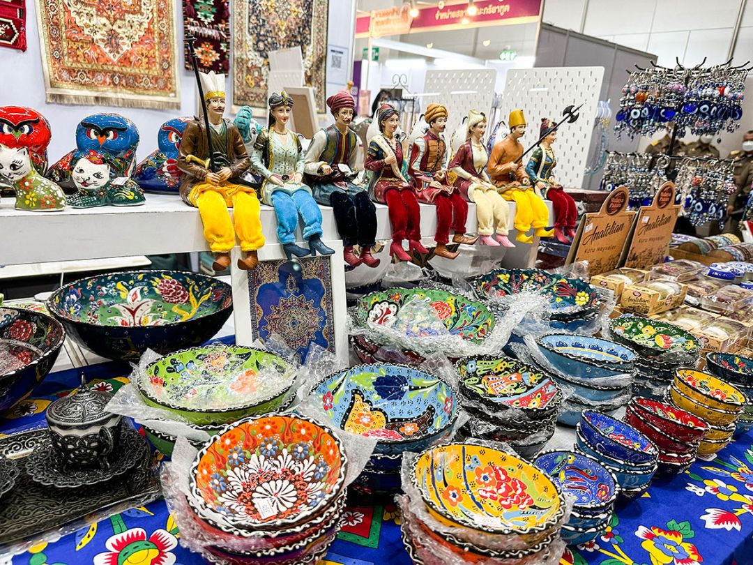 สาธารณรัฐประชาชนจีน 2 มิถุนายน 2566 พระไมเตรยะเลี้ยงเด็ก มีเล่อโฝ ขอลูกได้ นำโชค

