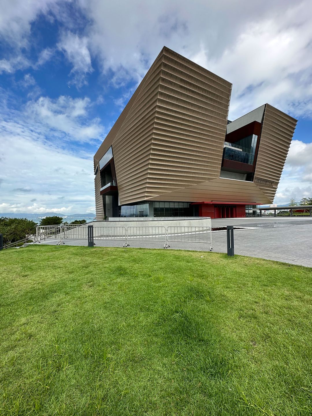 เขตบริหารพิเศษ ฮ่องกง 15 กันยายน 2566 พิพิธภัณฑ์พระราชวังหลวง
ที่ฮ่องกง นำของจากปักกิ่งมาแสดง ส่วนหนึ่งเป็นศิลปวัตถุที่มีคนบริจาค
ให้พิพิธภัณฑ์