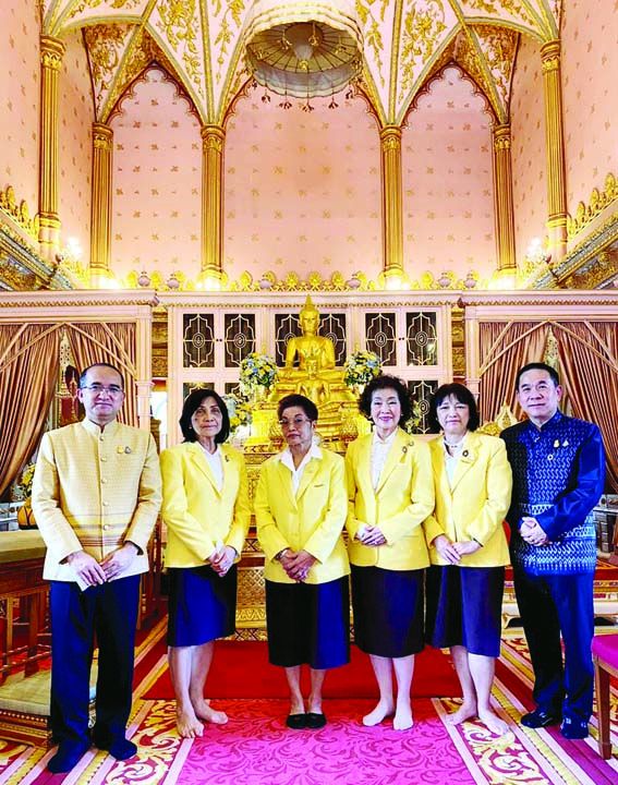 ม.ร.ว.พร้อมฉัตร สวัสดิวัตน์ รองประธาน
อำนวยการมูลนิธิฯ พร้อมด้วยกรรมการ อาทิ
อารยา อรุณานนท์ชัย เหรัญญิกมูลนิธิ, อุบล อัครพัฒน์,
สมคิด จันทมฤก รองปลัดกระทรวงมหาดไทย,
สุรพล เจริญภูมิ รองอธิบดีกรมส่งเสริมการปกครองส่วนท้องถิ่น และ กรรณภรณ์ วงศ์ปิยะกุล ผู้ช่วยเลขาธิการและผู้อำนวยการบริหารมูลนิธิฯ