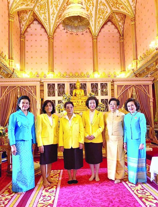 ม.ร.ว.พร้อมฉัตร สวัสดิวัตน์ พร้อมด้วยกรรมการมูลนิธิฯ และ ผู้แทนองค์การต่างๆ อาทิ ทิพยวดี มีสมกลิ่น (พุทธสมาคมแห่ง
ประเทศไทยฯ), เยาวมาลย์ วัชระเรืองศรี (สมาคมสภาสังคมสงเคราะห์ฯ), ผศ.พรศิริ อัญญานุภาพ (มูลนิธิสิริวัฒนา เชสเชียร์ฯ)