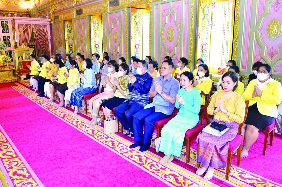 ผู้ร่วมงานจากหน่วยราชการ องค์การกุศลและสมาคมเหล่าทัพ
4 เหล่า อาทิ กระทรวงมหาดไทย, กระทรวงศึกษาธิการ, กทม., สำนักนายก
รัฐมนตรี, สำนักงานคณะกรรมการการศึกษาขั้นพื้นฐาน, กรมประชาสัมพันธ์, กรมส่งเสริมการปกครองท้องถิ่น, กรมการพัฒนาชุมชน, สภาการศึกษา, สมาคมสภาสังคมสงเคราะห์ฯ, พุทธสมาคมฯ, มูลนิธิสิริวัฒนาเชสเชียร์ ฯลฯ