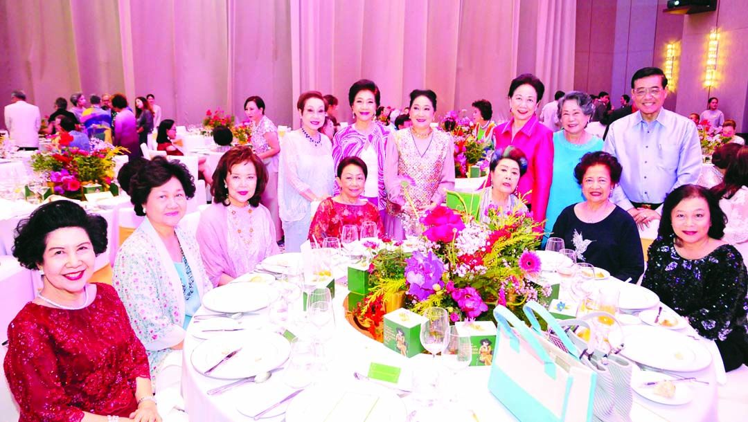นฤมล สิงหเสนี, อรวิมล อริยปรัชญา, เกศินี จิระเลิศพงษ์, ผ่องลักษณ์ ประศาสน์วินิจฉัย,
สุรางค์ รักตะกนิษฐ, จารวี มาร์การิต้า, ผาณิต พูนศิริวงศ์, สุจินตนา-ปิยะบุตร ชลวิจารณ์