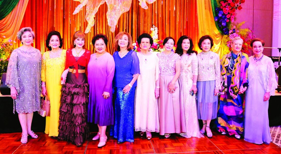 สุวลักษณ์ มหันตคุณ, สุวรรณี ประเทืองสิทธิ์, พรรณิภา ปวนะฤทธิ์, นันทชา
สินพัฒนสกุล, ดร.ปัญจรัตน์ มังกรกนก, นิเศศโสม พุ่มหิรัญ