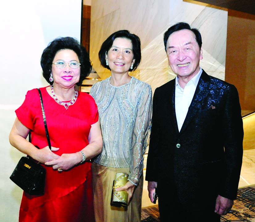 ดร.วีณา เชิดบุญญชาติ, สาวิตรี รมยะรูป
และ วรวิทย์ เจนธนากุล

