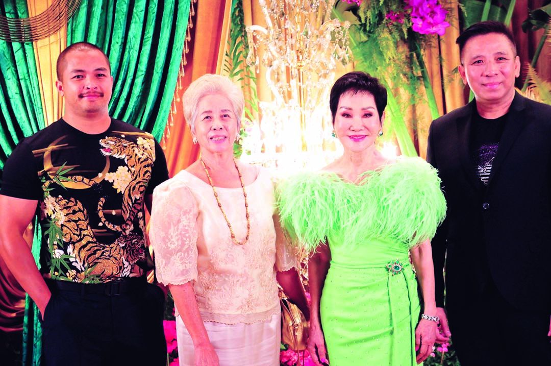 Billy Don, ไพลิน นิมิตรวงศ์สกุล และ จงชนะ
จันทมาศ มาร่วมอวยพรวันเกิด
