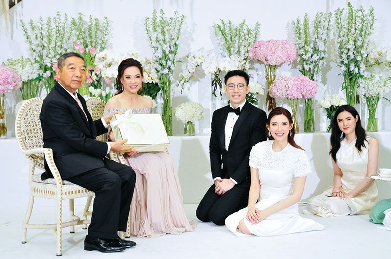 พล.อ.ภูดิศ-นาถนภา ทัตติยโชติ ในพิธีรับไหว้บ่าว-สาว

