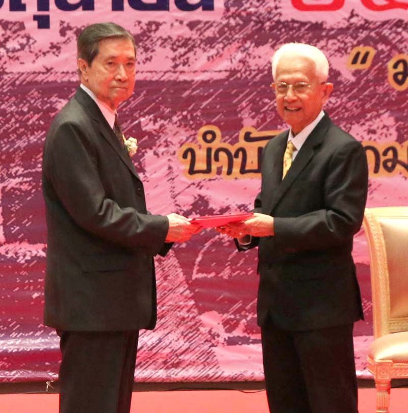 ศ.วิโรจน์ เลาหะ
พันธุ์ รับรางวัลเข็มเกียรติยศ
มหาวิทยาลัยธรรมศาสตร์
ประจำปี 2561