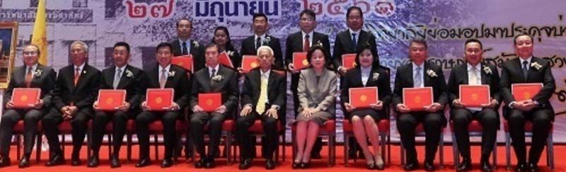 ผู้ได้รับเข็มเกียรติยศและผู้ที่ได้รับโล่เกียรติยศประเภทศิษย์เก่าดีเด่น