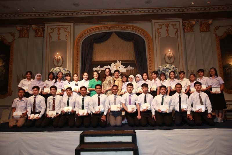 น้องๆ ที่ได้รับทุนการศึกษาประจำปี 2018 ในโครงการ “แองเจิ้ลส์ วิงส์ ฟาวเดชั่น อินเตอร์เนชั่นแนล”