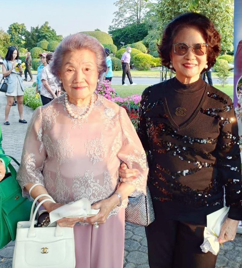 มุกดา จิราธิวัฒน์ เอื้อวัฒนะสกุล, สุพรรณรัศมิ์ ศิริหงษ์ 

