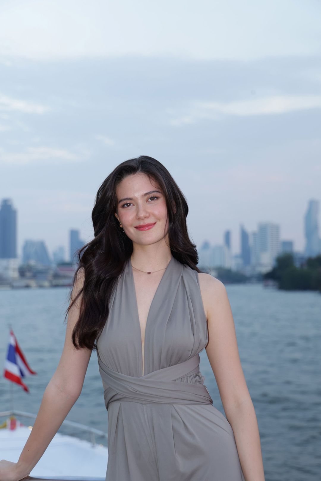 มารีญา พูลเลิศลาภ

