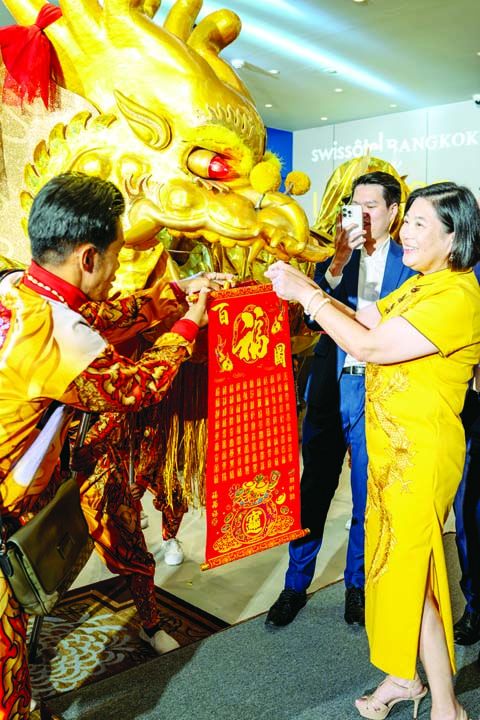วิภาวรรณ มหาดำรงค์กุล ฉลองเปิด
ห้องอาหารจีนหล่งฟ่ง ในบรรยากาศต้อนรับตรุษจีน