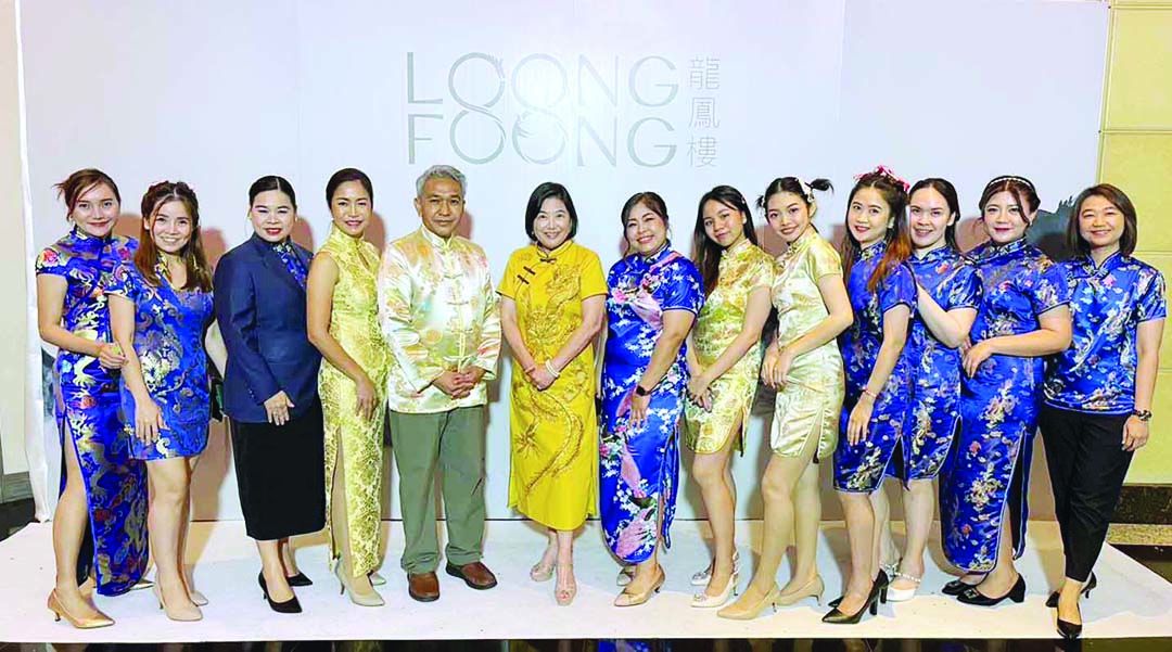 วิภาวรรณ มหาดำรงค์กุล พร้อมทีมงานโรงแรมสวิสโซเทล กรุงเทพฯ รัชดา