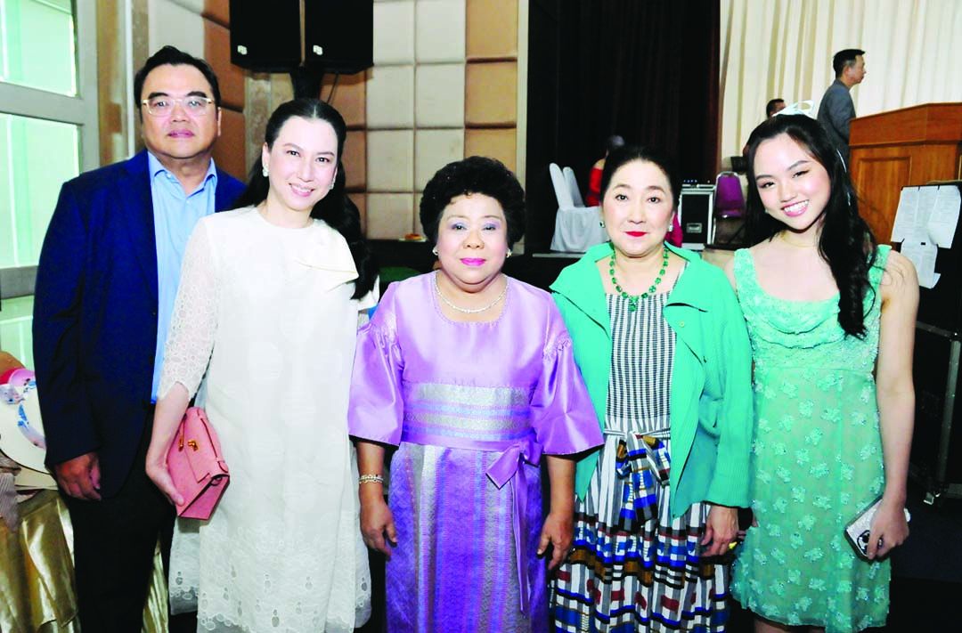 ฉัตรชัย-ณัฐวรรณ-ฉัฏฐ์วรรณ ทีปสุวรรณ, เบญจมาศ รุจิรวงศ์ และ ผาณิต พูนศิริวงศ์