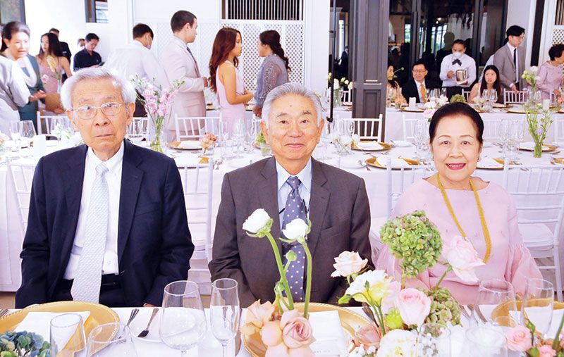 ศ.พนัส สิมะเสถียร อดีต รมว.คลัง, ประธาน กก.บมจ.
เอ็ม บี เค บันเทิง-วรรณวิภา ตันติวิท

