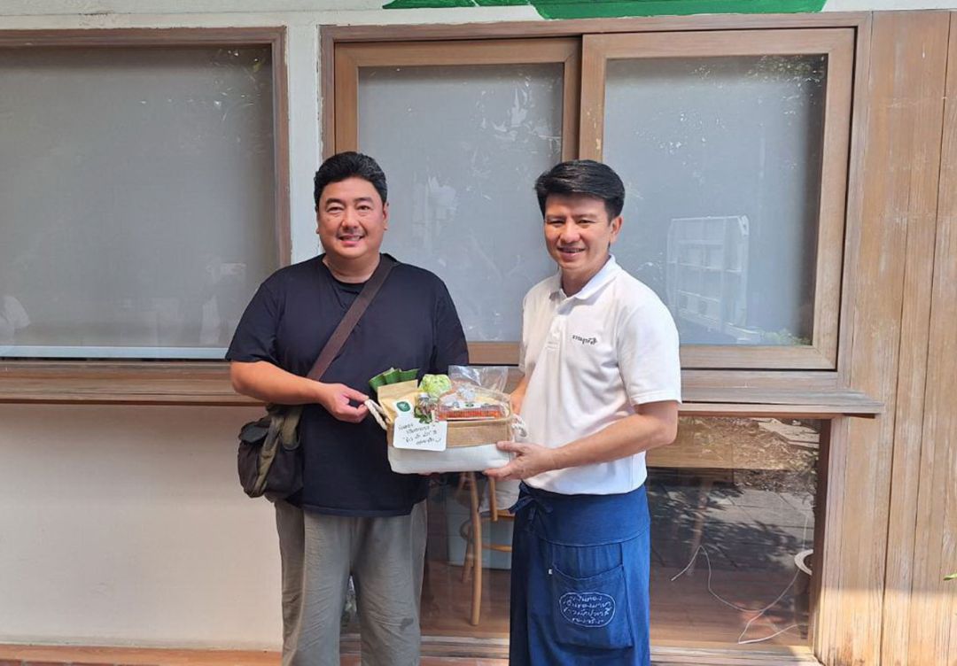 ผรณเดช พูนศิริวงศ์ กรรมการผู้จัดการ หนังสือพิมพ์แนวหน้า ร่วมแสดงความยินดี

