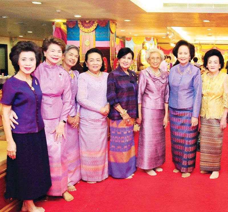 เพ็ญพักตร์ ศรีทอง, พัชนี เธียรธวัช, อรชุน
เหลืองวิเศษกาล และคณะสมาคมแม่ดีเด่นฯ นครสวรรค์