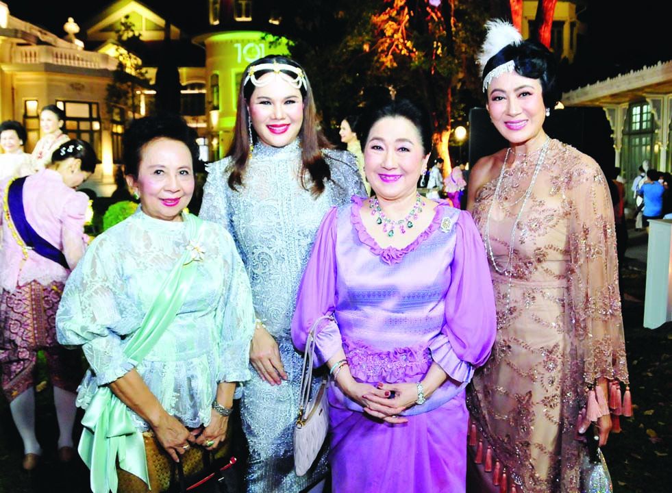 น.ท.หญิง ชูจิต จิตต์แก้ว, ผาณิต พูนศิริวงศ์,
ชลิดา เถาว์ชาลี ตันติภิภพ และ สาวิณี
ปะการะนัง