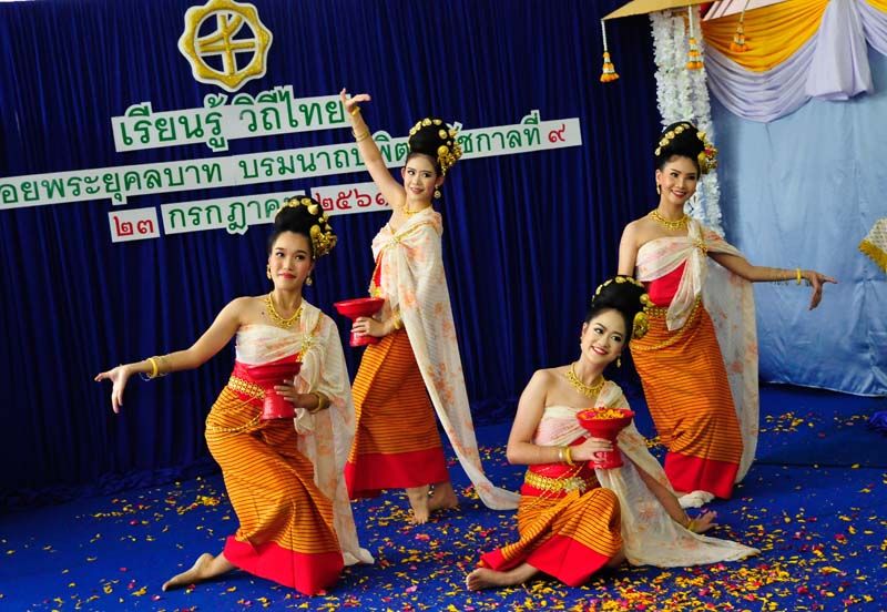 สร้างสีสันในงานด้วยการแสดงโขน และรำไทย