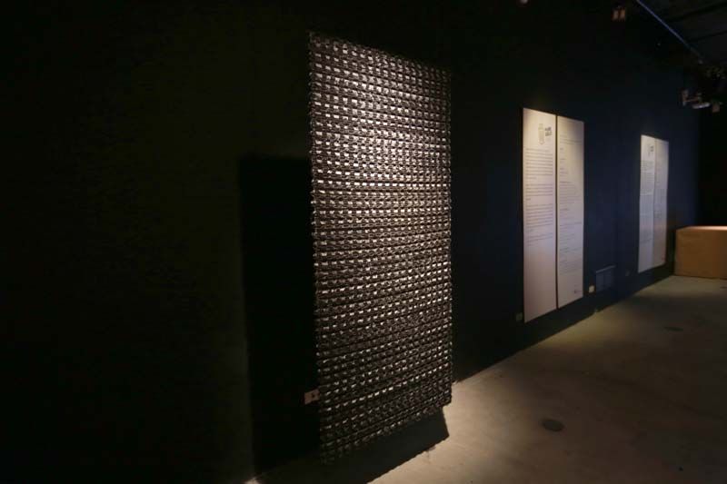 Horse Hair Collection : เข็มขัดนิรภัย มาทำเป็น
วัสดุตกแต่งผนังไฮแฟชั่น