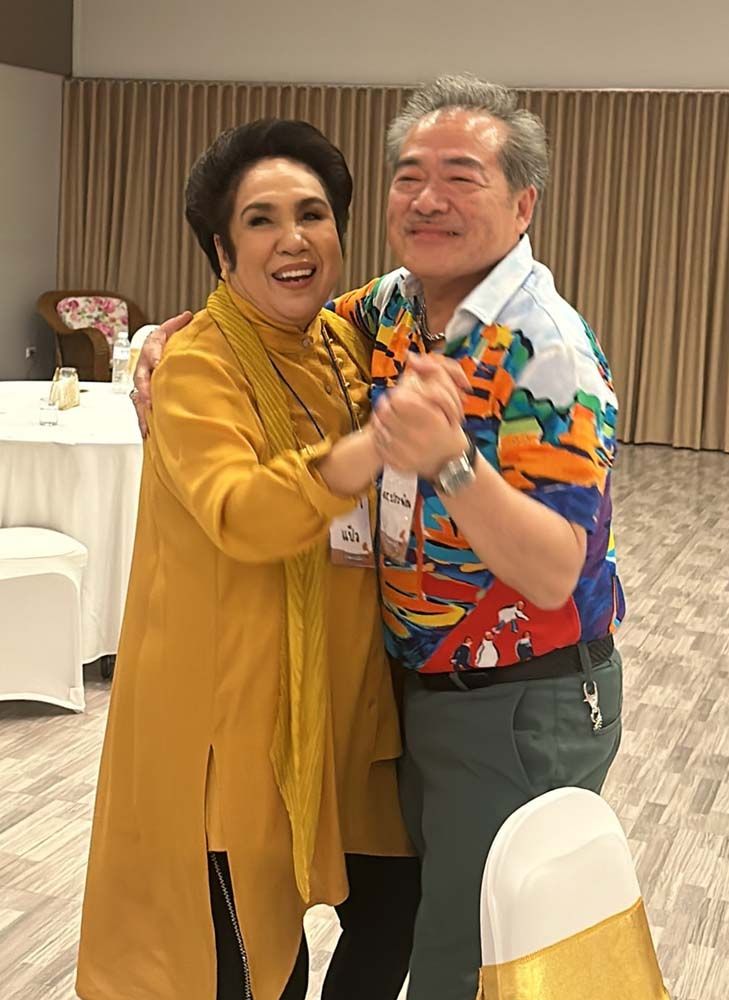 ลีลาลีลาศของ ดร.ประพิณ-สุมนา อภินรเศรษฐ์

