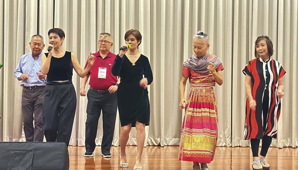 การแสดงจากกลุ่มซีดีสนุกสนานมีความสุขเพราะรักในเสียงเพลง

