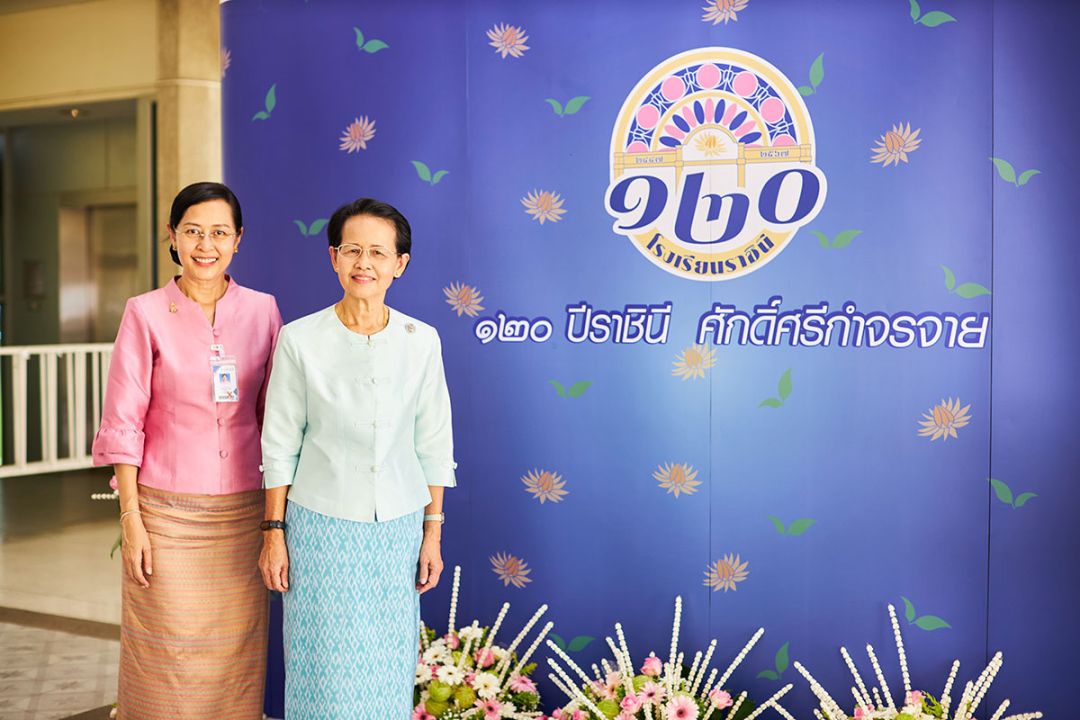 สุภกัญญา ชวนิชย์ ผู้จัดการ รร.ราชินี และ ม.ล.ประทิ่นทิพย์
นาครทรรพ